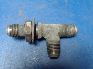 MS39070-6 Cessna - Tee w/ Nut